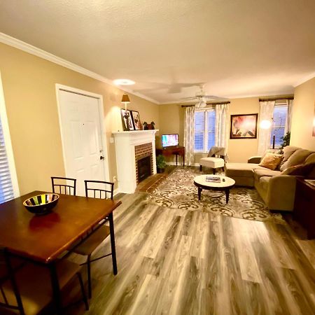 ראלי Trendy 2Bed 2 Bath Villa In The Village With King Bed מראה חיצוני תמונה
