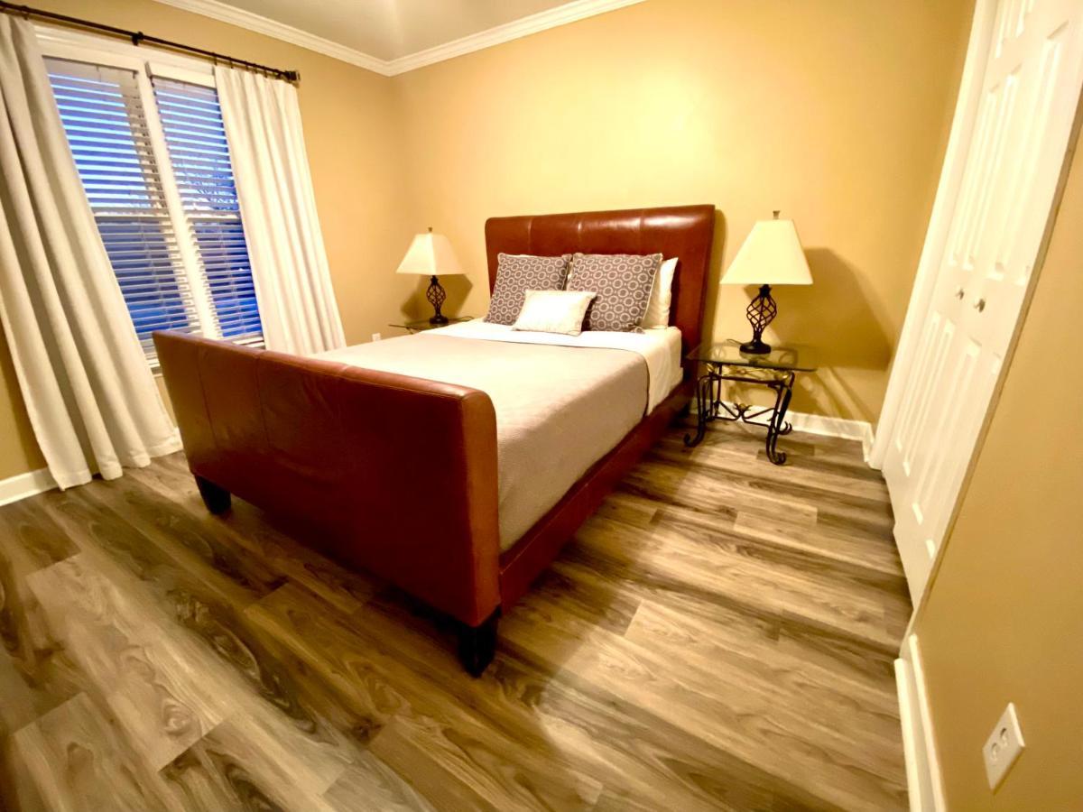 ראלי Trendy 2Bed 2 Bath Villa In The Village With King Bed מראה חיצוני תמונה