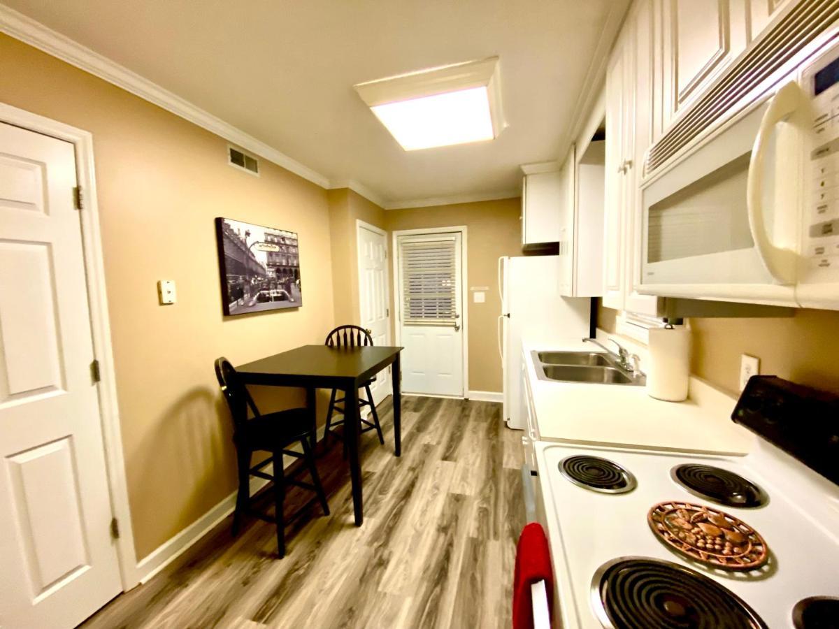 ראלי Trendy 2Bed 2 Bath Villa In The Village With King Bed מראה חיצוני תמונה